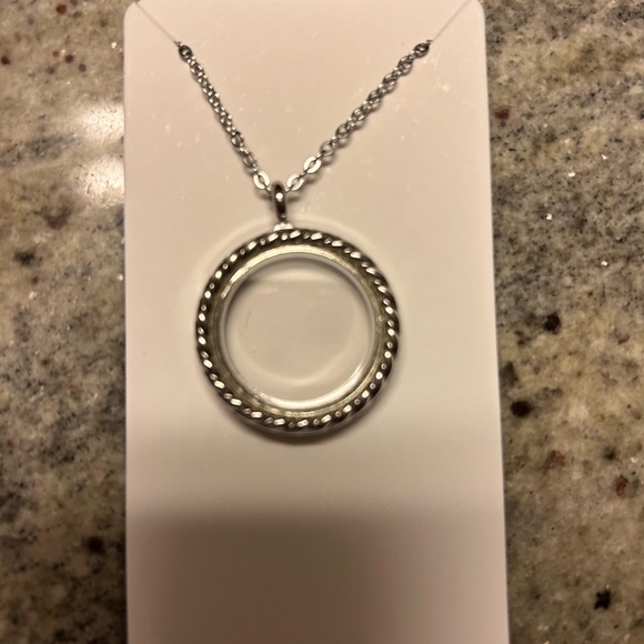 EFFY Charm Necklace Silver Tone Floating Charm Keepsake Pendant - Picture 3 of 3